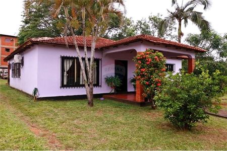 Vendo casa en el barrio las Carmelitas de Encarnación: 4 habitaciones y 2 baños