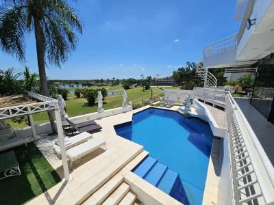 VENDO CASA EN EL YACHT