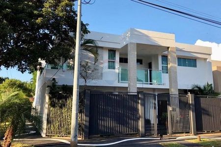 Vendo Casa en esquina - Asunción, Barrio Herrera.