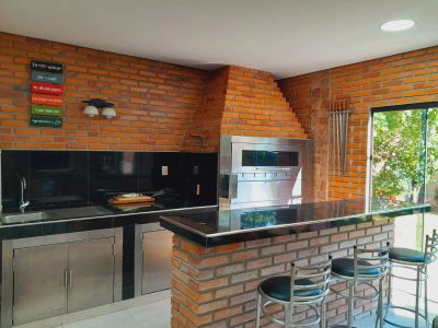 VENDO CASA EN LAMBARÉ ZONA SUPERMERCADO EL PUEBLO