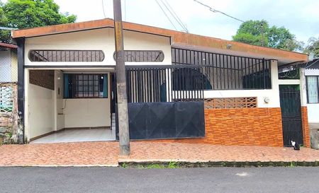  Vendo Casa En Limón Centro, Bº Corales II / JSL