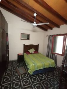 Vendo casa en Mariano Roque Alonso, amplio terreno 1154 mts2
