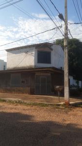 VENDO CASA EN SAN LORENZO, B° SAN LUÍS, ESQUINA CON 3 SALONES Y ESTRUCTURA PARA 3 PISOS.