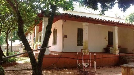 VENDO CASA QUINTA EN BARRIO CERRADO EN LUQUE COD 1426