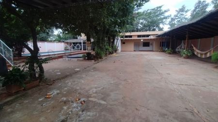 VENDO CASA QUINTA EN LUQUE CAMINO A SAN LORENZO COD 4610