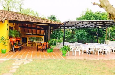 VENDO CASA QUINTA EN YPANE BARRIO CHACO`I