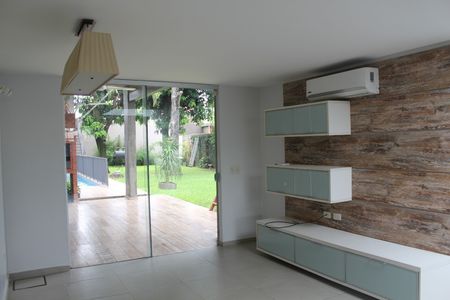 Vendo Casa Toda En Planta Baja. Barrio Recoleta. Cod 051