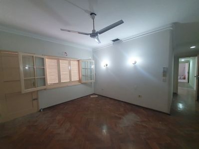 VENDO DOS CASAS EN UNA, A CUADRAS DE LAS COSTANERAS DE ASUNCIÓN