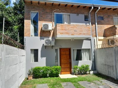 VENDO DUPLEX 3 DORMITORIOS EN ZONA YACHT & GOLF CLUB