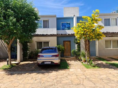 VENDO DÚPLEX DE 2 DORMITORIOS EN BARRIO CERRADO ALAIA LUQUE COD V0284