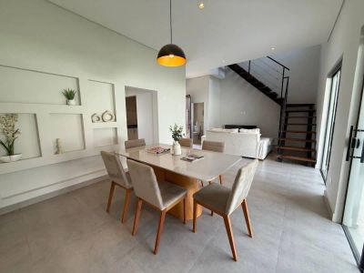 VENDO DUPLEX DE 3 DORMITORIOS, LUQUE ZONA LOMA MERLO