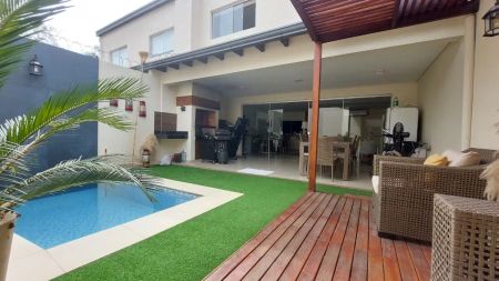 Vendo Duplex en Barrio Mbrurucuya