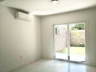 VENDO DUPLEX EN LUQUE - CONDOMINIO ALAIA DE 3 DORMITORIOS