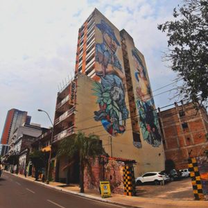 VENDO EDIFICIO CON AMPLIO TERRENO EN EL MICROCENTRO DE ASUNCIÓN