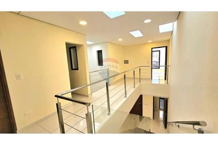 Vendo elegante y sofisticado dúplex zona Conmebol!!! Imagem 11 de 23