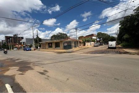 VENDO ESQUINA A UNA CUADRA DE MCAL LÓPEZ