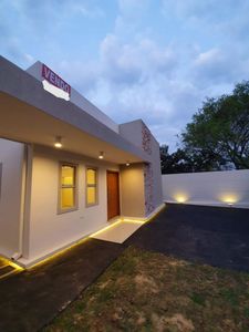VENDO HERMOSA CASA EN SAN LORENZO A ESTRENAR!! ZONA LEOPARDI