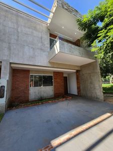 VENDO HERMOSO DÚPLEX, EN EL BARRIO CERRADO ARAPOTY DE MARIANO.COD 5954 Foto 9 de 9