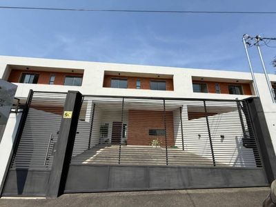 VENDO HERMOSO Y AMPLIO DÚPLEX DE 3 DORMITORIOS EN EXCELENTE UBICACIÓN EN LOMA MERLO.