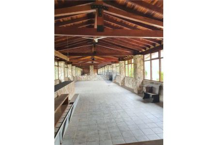 VENDO IMPORTANTE PROPIEDAD EN AREGUA Foto 3 de 25