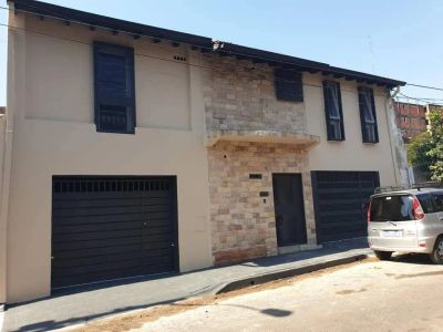 VENDO INMUEBLE CON TRES DPTOS EN LAS MERCEDES 