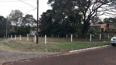 VENDO LOTE DE 600M2. EN FRENTE AL AREA 5 PDTE. FRANCO A CUADRAS DE LA UPE