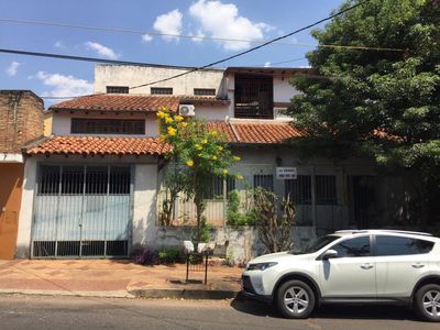 VENDO o ALQUILO CASA EN BARRIO JARA UBICADA A METROS DE LA UNIVERSIDAD AMERICANA