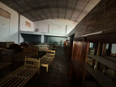  VENDO O ALQUILO EDIFICIO SOBRE LA AVENIDA MADAME LINCH A 200 METROS DE ACCESO SUR - 4 MOJONES. Imagem 3 de 10