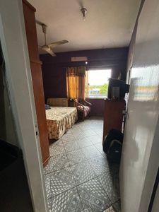  VENDO O ALQUILO EDIFICIO SOBRE LA AVENIDA MADAME LINCH A 200 METROS DE ACCESO SUR - 4 MOJONES. Imagem 8 de 10