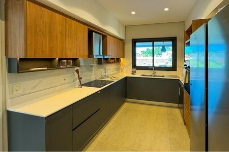 VENDO RESIDENCIA COMPLE AMOBLADA C/ 3 HAB EN SUITE, PISCINA, QUINCHO, DOMOTICA EN SURUBI'I