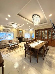 VENDO RESIDENCIA CON PISCINA EN SAN LORENZO – BARRIO TAYASUAPÉ