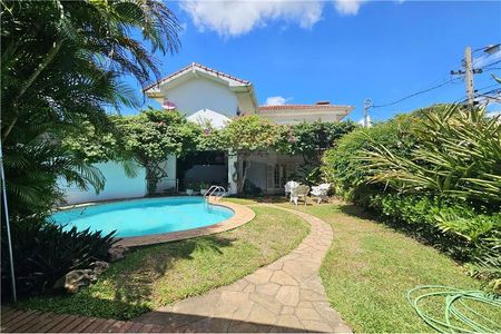 VENDO RESIDENCIA EN ASUNCION