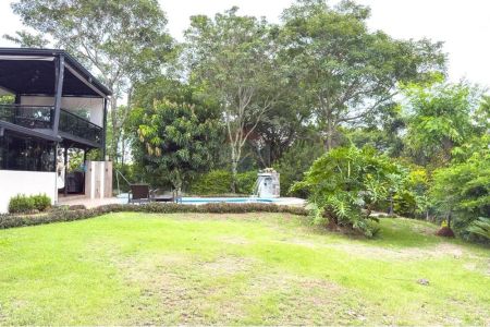 VENDO RESIDENCIA SEMI AMOBLADA
