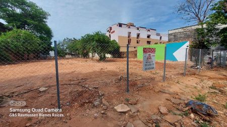 Vendo terreno 1.600 m2 , Los Laureles, 30 ms de frente