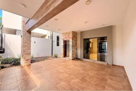 VENDO TRIPLEX EN LA CIUDAD DE LAMBARE