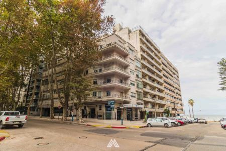 VENTA APARTAMENTO 2 DORMITORIOS Y SERVICIO POCITOS