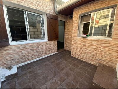Venta apartamento c/renta de 2 dormitorios, patio y parr...