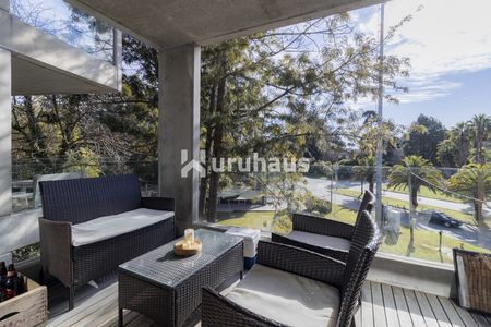 VENTA APARTAMENTO DOS DORMITORIOS PUNTA DEL ESTE EDIFICIO BE HOUSE