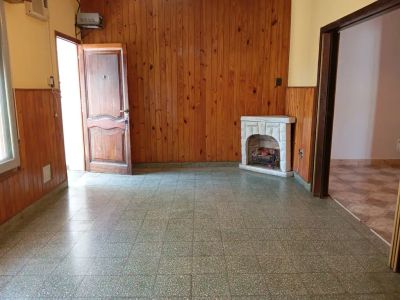 Venta Casa 35 años 2 dormitorios, Norte, 75m2, Urquiza 5300, Ludueña, Rosario | Adinco