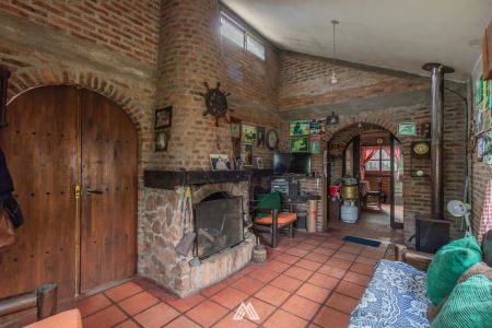 Venta Casa amplia y sólida Barrio Talar Pando