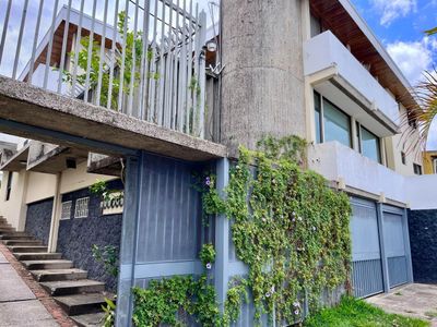 Venta de 5 Apartamentos en Los Yoses, Montes de Oca. RAH 25-1900