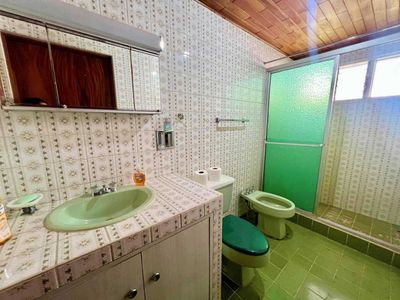  Venta de amplia casa c/uso de suelo comercial, Curridabat (IC)