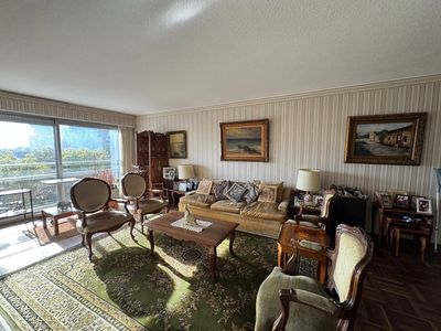 Venta de apartamento a reciclar, 3 dormitorios, terraza y garaje, Pocitos