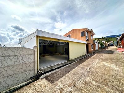 Venta de Casa + 2 APTOS en Oreamuno, Cartago.