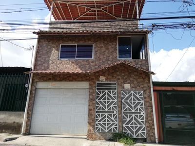 Venta de Casa + 4 Aptos en Alajuelita, San José. 
