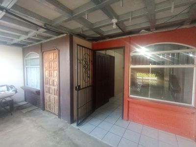 Venta de Casa + Apartamento en Paraíso de Cartago.