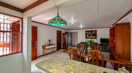 Venta de Casa con amplio patio en zona de uso mixto