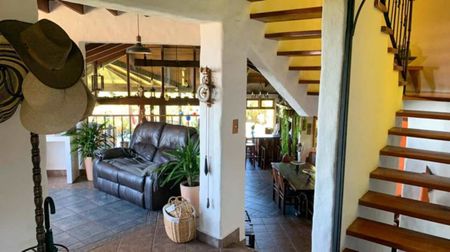  Venta de casa con apartamento completamente independiente Foto 1 de 20