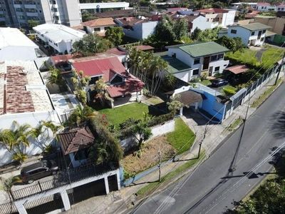 Venta de Casa con Uso de Suelo Mixto en Granadilla de Curridabat. 