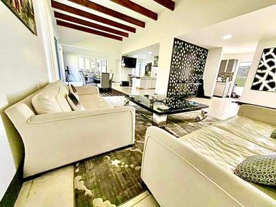 VENTA DE CASA, CONTEMPORANEA, AMUEBLADA, VILLA REAL, SANTA ANA